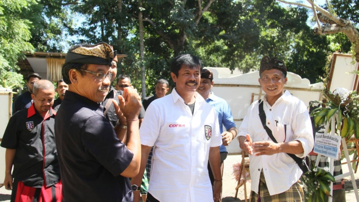 MANAJEMEN-BALI-UNITED-KUNJUNGI-KEDIAMAN-KELUARGA-ALMARHUM-IDA-PEDANDA-GEDE-MADE-GUNUNG