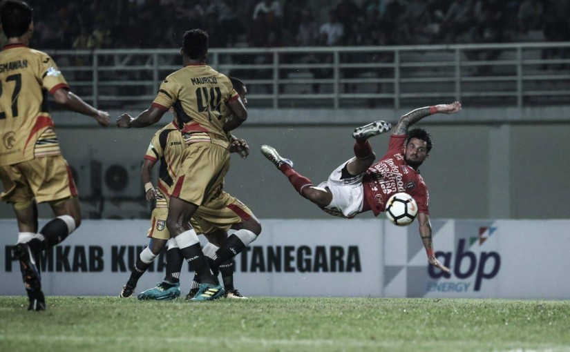 gol-tendangan-stefano-lilipaly